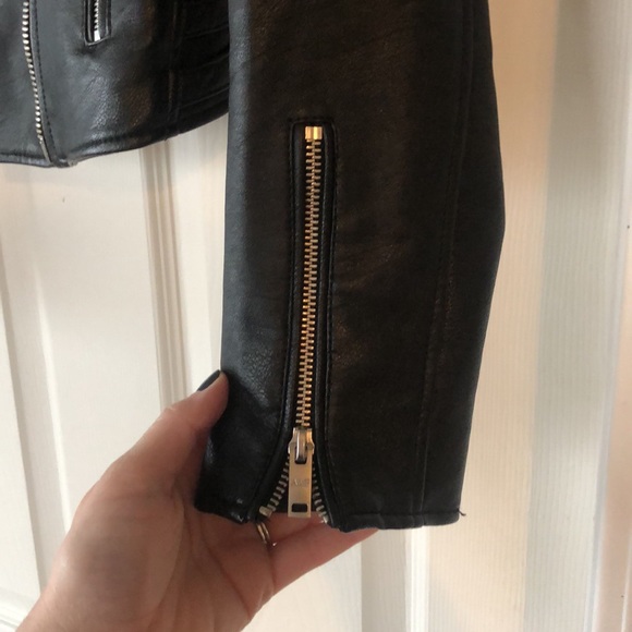 Black faux leather jacket from Abercrombie & Fitch. Size M. - Picture 4 of 5